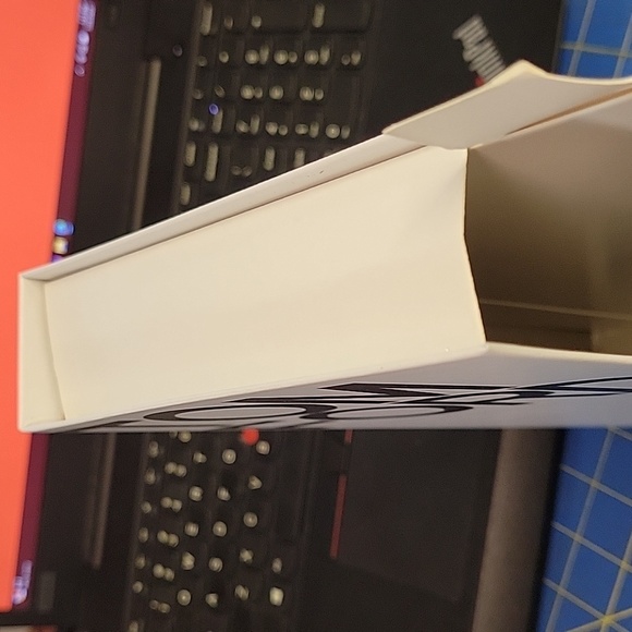 Tom Ford 002 White Black Book Box Sleeve 10.5 x 8 x 1.5 - Picture 5 of 6